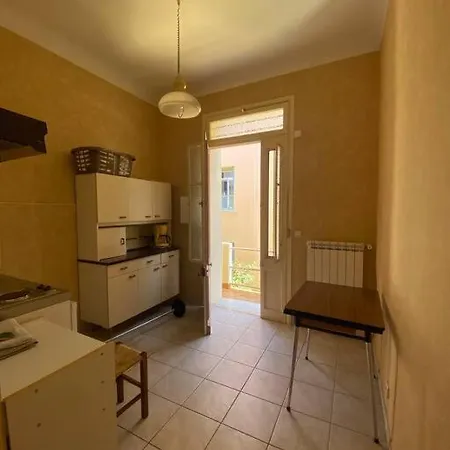 Logement Situe A 2 Pas De La Apartment